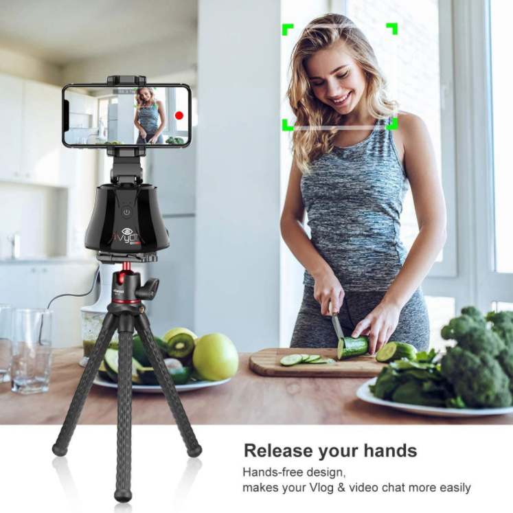 a women cutting vegetables in front of the unique ai authomatic 360 tripod